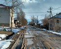 По этой улице идёт весь транзит через город.Власти который год обещают ремонт, но скоро ремонтировать будет нечего.
