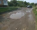 К многоквартирному жилому дому по адресу ул.Паровозная д.5 нет ни одной дороги без ям.проехать к дому ни с улицы Водопьянова и с улицы Железнодорожная скоро станет практически невозможно.Все на что хватает дорожников это грейдером сравнять эти ухабы,результат все более и более плачевный,асфальт практически отсутствует.