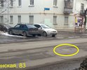 Здравствуйте. После ремонта дорожного покрытия ул. Козлёнской в сентябре-октябре 2016 года крышки колодцев гремят под колесами автомобилей. Колодцы обведены на фотографиях с указанием адреса.
