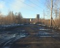Дорога никогда не имела асфальтного покрытия, каждый год ее пытаются грейдеровать, подсыпать щебень, но все безуспешно, жители поселка Новый, давно просят администрацию города помочь с ремонтом дороги. По данной дороге ходит единственный автобусный маршрут. О пешеходной зоне, которой нет, приходится молчать.