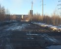 Дорога никогда не имела асфальтного покрытия, каждый год ее пытаются грейдеровать, подсыпать щебень, но все безуспешно, жители поселка Новый, давно просят администрацию города помочь с ремонтом дороги. По данной дороге ходит единственный автобусный маршрут. О пешеходной зоне, которой нет, приходится молчать.