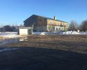 Здесь конечная остановка автобусного маршрута, дорожное покрытие просто никакое, в межсезонье люди мучаются с подходом к остановке.