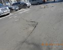 Полотно улицы Невельская или Невельского, название на аншлагах домов можно встретить и то, и это, разбита на перекрестках с примыкающими к ней дорогами, и на самой улице. Кое-где просматриваются места с ямочным ремонтом,но в целом состояние дороги отвратительное.