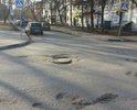 Дыры глубиной до половины колеса.
