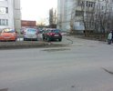 Дыры на дороге. Глубина - до половины колеса. Объезжают по встречной полосе.