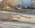 Дыры в дорожном покрытии. Глубина до трети колеса. Приходится объезжать по встречной полосе.