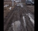 В черте города. Дороги давно уже нет. Зимой чистят один-два раза. Весной и осенью не пройти и не проехать.