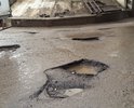 тоннель ул. Волковская - Проектируемый проезд г. Люберцы - огромные ямы на выезде из тоннеля, крайне затрудняют движение и на без того сложном участке. Тоннель с реверсивным движением, эти ямы влияют на безопасность. Ямы никак не обозначены, обращались в "добродел" - засыпали 2 раза крошкой, ямы стали больше прежних, тут необходим качественный, серьёзный ремонт.