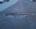 Нарушено дорожное покрытие по переулку Н.Островского (наличие ям), данная ситуация создает неудобства при движении транспорта