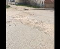 Разбитая дорога, открытые люки