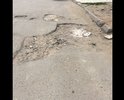 Разбитая дорога по которой машина ни едет , а ходит