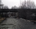 По этой городской улице города Шарья легковой автомобиль может передвигаться только на первой скорости. Ехать быстрее опасно, из-за вероятности напороться на  арматуру старой бетонки или получить "подарок" от лежащего в луже постороннего предмета.
