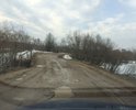 Этот участок вообще затапливает весной, люди добираются из "Михалкино" до города на лодках. Давно уже пишут в администрацию города, просят отремонтировать дорогу и восстановить мост, плюс сделать пешеходную зону, а также освещение.