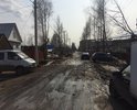 Пешеходных зон нет, не дорога, а каша, даже грунтовой назвать сложно. По этой улице ходит большое количество людей и детей в школу.