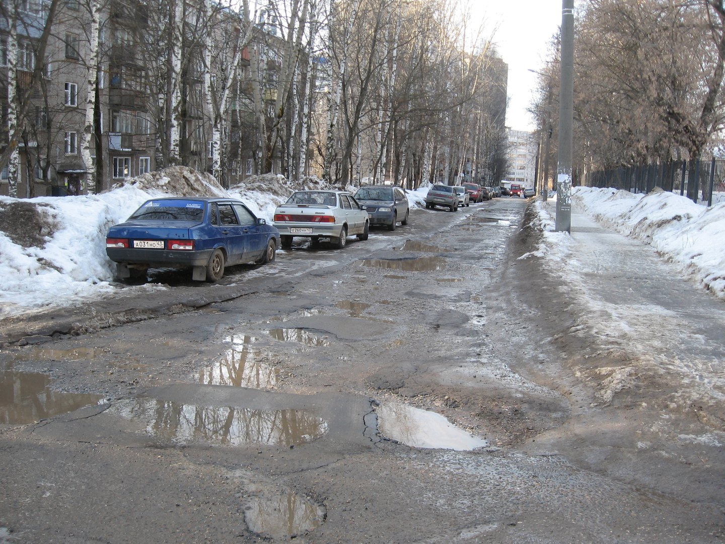 Кировская дорога. Киров дороги. Дорога в Кирове. Киров грязь дороги. Дороги Кирова зимой.