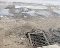 Ужасная дорога, очень нагруженная , рядом воинская часть , большой поток, эти ямы дорожники закидали песком