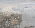 Ужасная дорога, очень нагруженная , рядом воинская часть , большой поток, эти ямы дорожники закидали песком