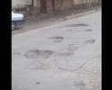 Дорога протяженностью 250м испещрена ямами разной глубины, машины, особенно в дождливую погоду не замечают ям и машины проваливаются. Одна из ям глубокая, глубина ее составляет больше 40 см