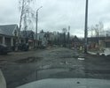 Это центр города, здесь центральный рынок, а дорога в убитом состоянии зимой и летом. Ремонт делается исключительно битым кирпичом или засыпкой щебня.