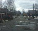 Как видим, дороги нет. Школьники и люди ходят вот по такой замечательной улице на спортивные секции в школу №1