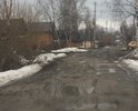 Дороги просто нет, жители некоторые участки закладывают самостоятельно кирпичом.