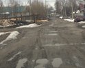 Дороги просто нет, жители некоторые участки закладывают самостоятельно кирпичом.