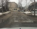 На этой улице местами остался асфальт, жители также латают ямы битым кирпичом. Трубу ливневой канализации выперло очень сильно, что при переезде на легковом автомобиле цепляешь днищем.