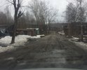 Большое количество школьников ежедневно ходит по этой дороге в школу, раньше был асфальт, сейчас все разбито, даже подсыпку щебня сделать не могут.