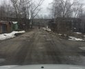 Большое количество школьников ежедневно ходит по этой дороге в школу, раньше был асфальт, сейчас все разбито, даже подсыпку щебня сделать не могут.