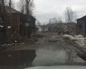 Большое количество школьников ежедневно ходит по этой дороге в школу, раньше был асфальт, сейчас все разбито, даже подсыпку щебня сделать не могут.