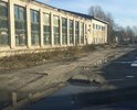 По данному участку проходит большое количество людей в день, студенты техникума, школьники. Пешеходной зоны для них нет, освещения тоже нет. Дорожные плиты выпирают очень сильно. Выезд на асфальтированную дорогу очень сильно заужен, помещается только одна машина.