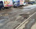 Дорога вся в ямах, после дождя ямы наполняются водой и страдать также начинают и пешеходы, которых машины попадающие в эти ямы окатывают грязной водой. Будем признательны если поможете в решении этой проблемы, благодарны будут и водители и пешеходы.