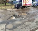 Дорога вся в ямах, после дождя ямы наполняются водой и страдать также начинают и пешеходы, которых машины попадающие в эти ямы окатывают грязной водой. Будем признательны если поможете в решении этой проблемы, благодарны будут и водители и пешеходы.