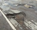 Дорога вся в ямах, после дождя ямы наполняются водой и страдать также начинают и пешеходы, которых машины попадающие в эти ямы окатывают грязной водой. Будем признательны если поможете в решении этой проблемы, благодарны будут и водители и пешеходы.