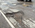 Дорога вся в ямах, после дождя ямы наполняются водой и страдать также начинают и пешеходы, которых машины попадающие в эти ямы окатывают грязной водой. Будем признательны если поможете в решении этой проблемы, благодарны будут и водители и пешеходы.