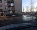 Раньше был хороший асфальт, сейчас унылое состояние, лужа не высыхает иногда даже летом. С детской коляской просто не проехать, дорога превращается в полосу препятствий.