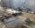 Нет дороги, нет тротуаров.Вот так люди добираются до детского комбината "Родничок". А такого двора, как у дома МЖК, трудно найти.