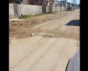 Асфальтированная дорога, местами ямы, но больше всего сами жители улицы внесли вклад , каждый для того чтобы провести коммуникации разрезал асфальт , хотя чиновники должны были предусмотреть все
