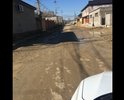 Асфальтированная дорога, местами ямы, но больше всего сами жители улицы внесли вклад , каждый для того чтобы провести коммуникации разрезал асфальт , хотя чиновники должны были предусмотреть все