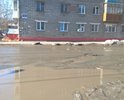 На участке дороги по ул. Войкова (напротив дома № 84) множество ям, приходится снижать скорость.