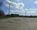 Это наш "замечательный" малый мост. Давным-давно там была отличная дорога, по которой было приятно ездить. Не текущий момент от дороги практически ничего не осталось. Дорожное полотно усыпано ямами разных размеров, которые порой приходится объезжать по обочине.