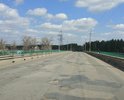 Мост в г.Жирновск через реку Медведица ремонтируется каждый год и каждый год этот ремонт приходит в негодность. В этом году его уже латали, но эффекта ноль. Дорога опять разбита. А съезды с моста это прям трамплины какие-то. Даже на скорости 50 км/ч. при въезде на мост складывается ощущение, что что сейчас взлетишь. Перепад полотна очень сильный. И чтобы ехать более менее плавно, приходиться ехать как "черепаха" 25 - 30 км/ч.