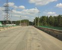 Мост в г.Жирновск через реку Медведица ремонтируется каждый год и каждый год этот ремонт приходит в негодность. В этом году его уже латали, но эффекта ноль. Дорога опять разбита. А съезды с моста это прям трамплины какие-то. Даже на скорости 50 км/ч. при въезде на мост складывается ощущение, что что сейчас взлетишь. Перепад полотна очень сильный. И чтобы ехать более менее плавно, приходиться ехать как "черепаха" 25 - 30 км/ч.