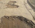 Во дворе полный хаос с дорогой , ночью можно сломать ноги по такой дороге.