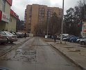 В г.Протвино Московской области следующие дороги не соответствуют ГОСТ Р 50597-93 в части:
Новый проезд на всем протяжении уложены дорожные плиты, стыки, ямы, нет ливневых коммуникаций, отсутствуют бордюры, отсутствует разметка, отсутствует парковка.