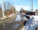 На этой улице живут пенсионеры. С наступлением весны и до полного высыхания дороги у них нет возможности ни в магазин сходить, ни в аптеку, ни вызвать себе скорую помощь. Просят, по возможности, кого-нибудь купить им продукты и передать через забор. В этом году они не однократно обращались в администрацию города и к губернатору Тульской области с просьбой помочь им и сделать дорогу. Получили ответ: денег на ремонт дороги нет. А вода с этой дороги течет к ним во двор и топит им дома и огороды. И так каждый год!!!