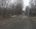 Этот участок дороги ведет к школе где учится более 1000 детей, а так же к дому культуры железнодорожников. Раньше было хорошее дорожное покрытие, но и его умудрились запустить.