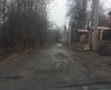 Этот участок дороги ведет к школе где учится более 1000 детей, а так же к дому культуры железнодорожников. Раньше было хорошее дорожное покрытие, но и его умудрились запустить.