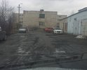 Асфальтовое покрытие требует ремонта.