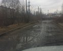 Асфальтовое покрытие требует ремонта.